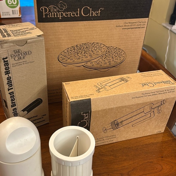 The Pampered Chef Bundle. Bread tube heart. Decorator and chip maker. NEW - Picture 1 of 11
